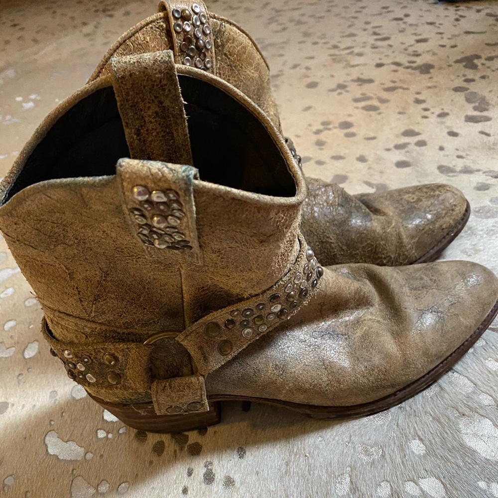 Frye Distressed Deborah Harness Ankle Boot Sz 8